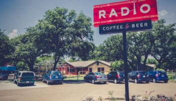 Radio Coffee & Beer - Coffee Shop