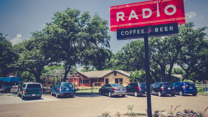 Radio Coffee & Beer - Coffee Shop